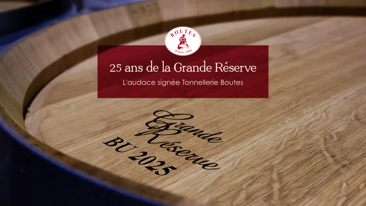 Image d’une barrique en chêne marquée "Grande Réserve", célébrant les 25 ans de la Grande Réserve, création emblématique de la Tonnellerie Boutes.